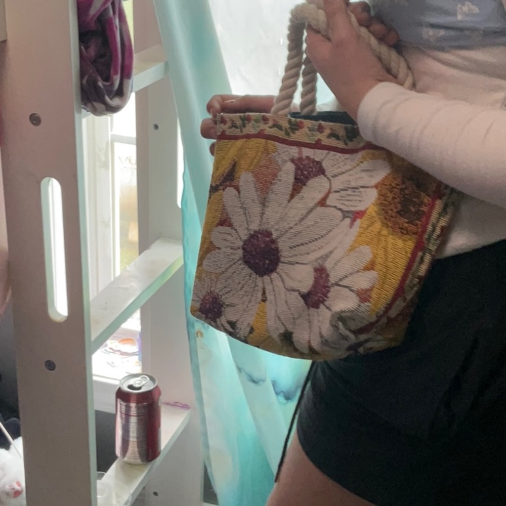 Bag with flowers on it perfect for a picnic or people who like flowers